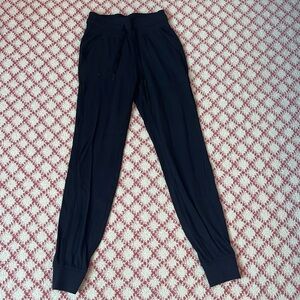 Lululemon Stretch High-Rise Jogger
Full Length (Align)